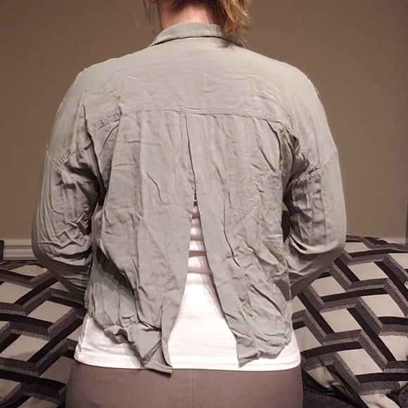 Split-back button down - Picture 5 of 5